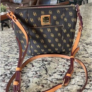 Dooney &Bourke crossbody bag